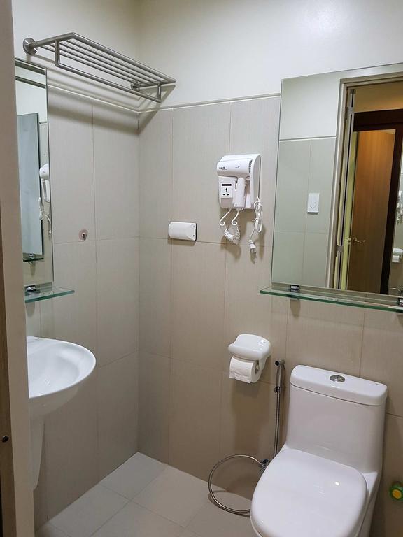 Studio Unit At The Breeze Residences Manila Ngoại thất bức ảnh